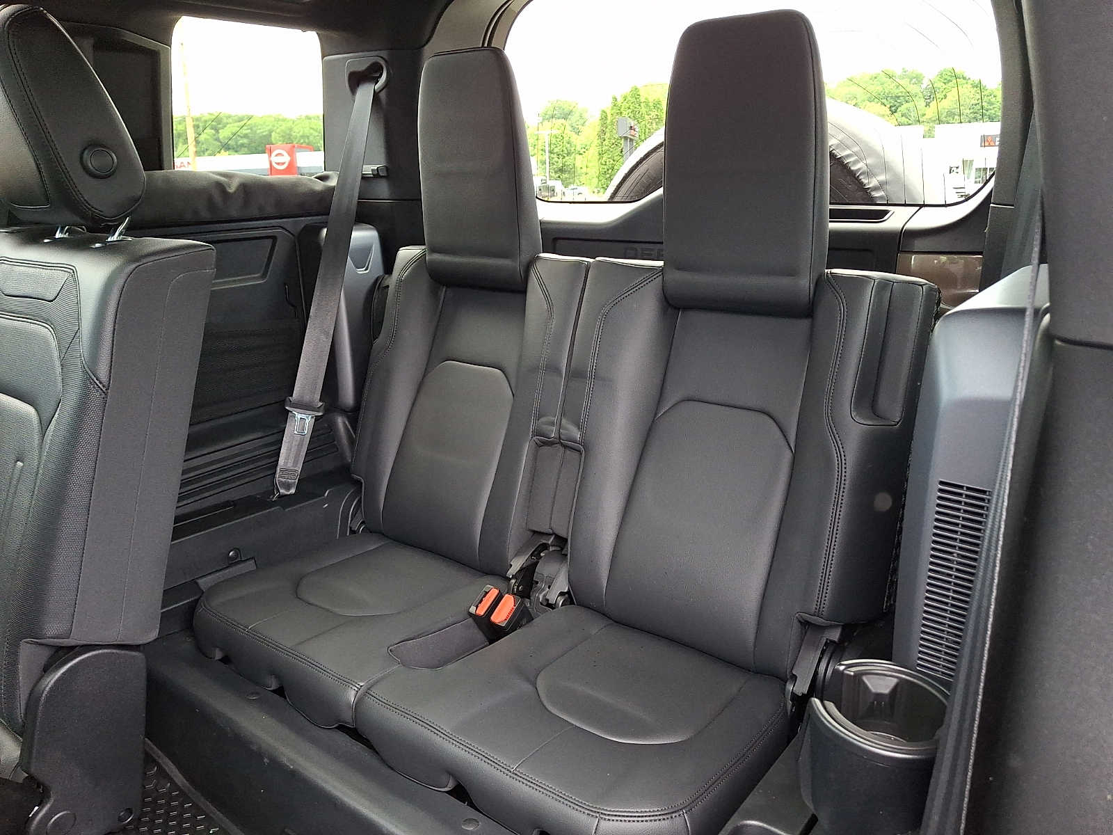 2022 Land Rover Defender X-Dynamic SE - Photo 10