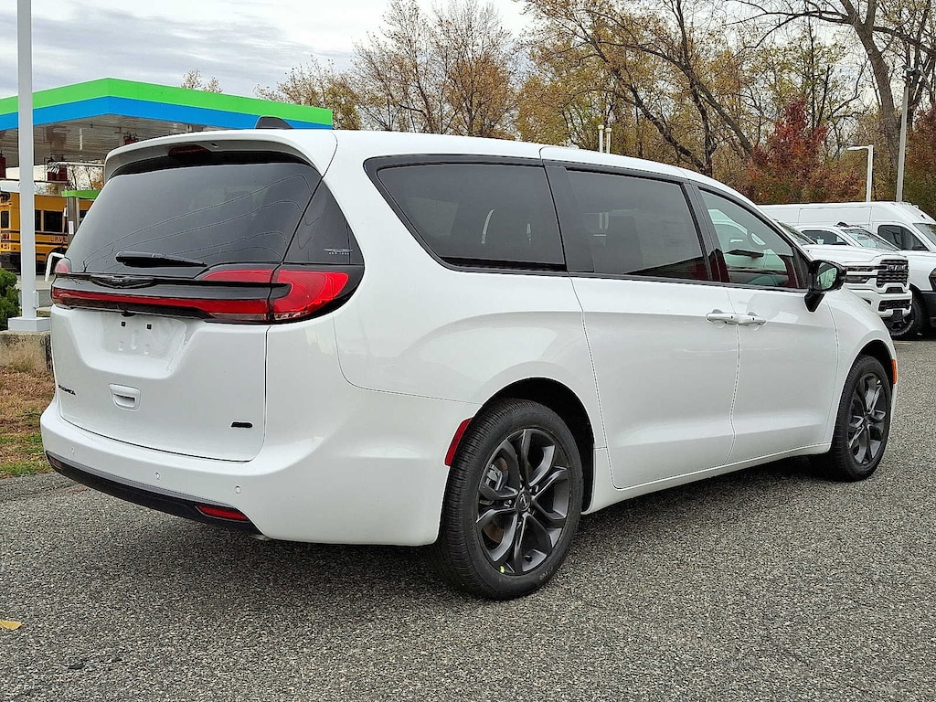 New 2026 Chrysler Pacifica SELECT AWD Passenger Van