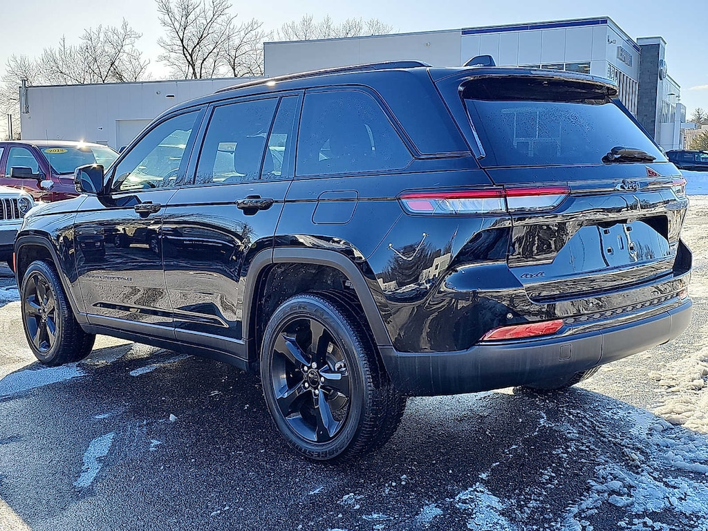 Used 2023 Jeep Grand Cherokee Altitude SUV