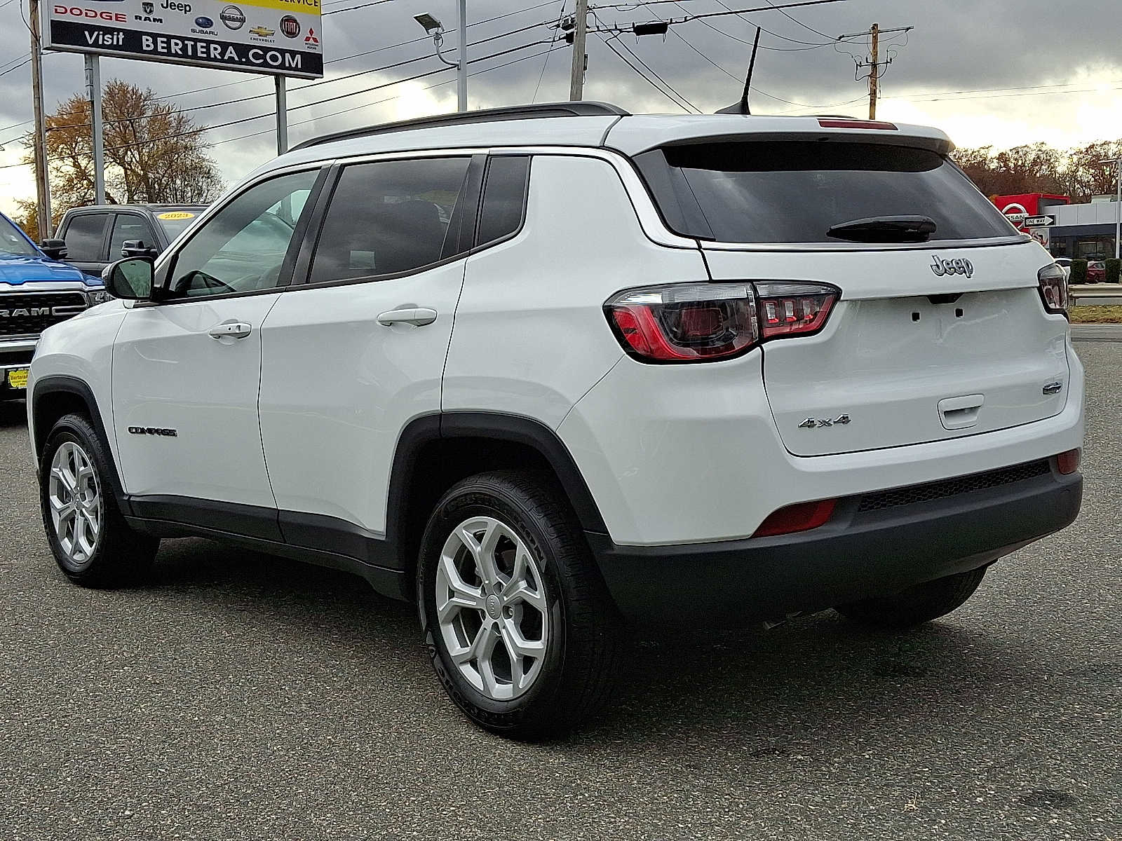 2024 Jeep Compass Latitude photo 4