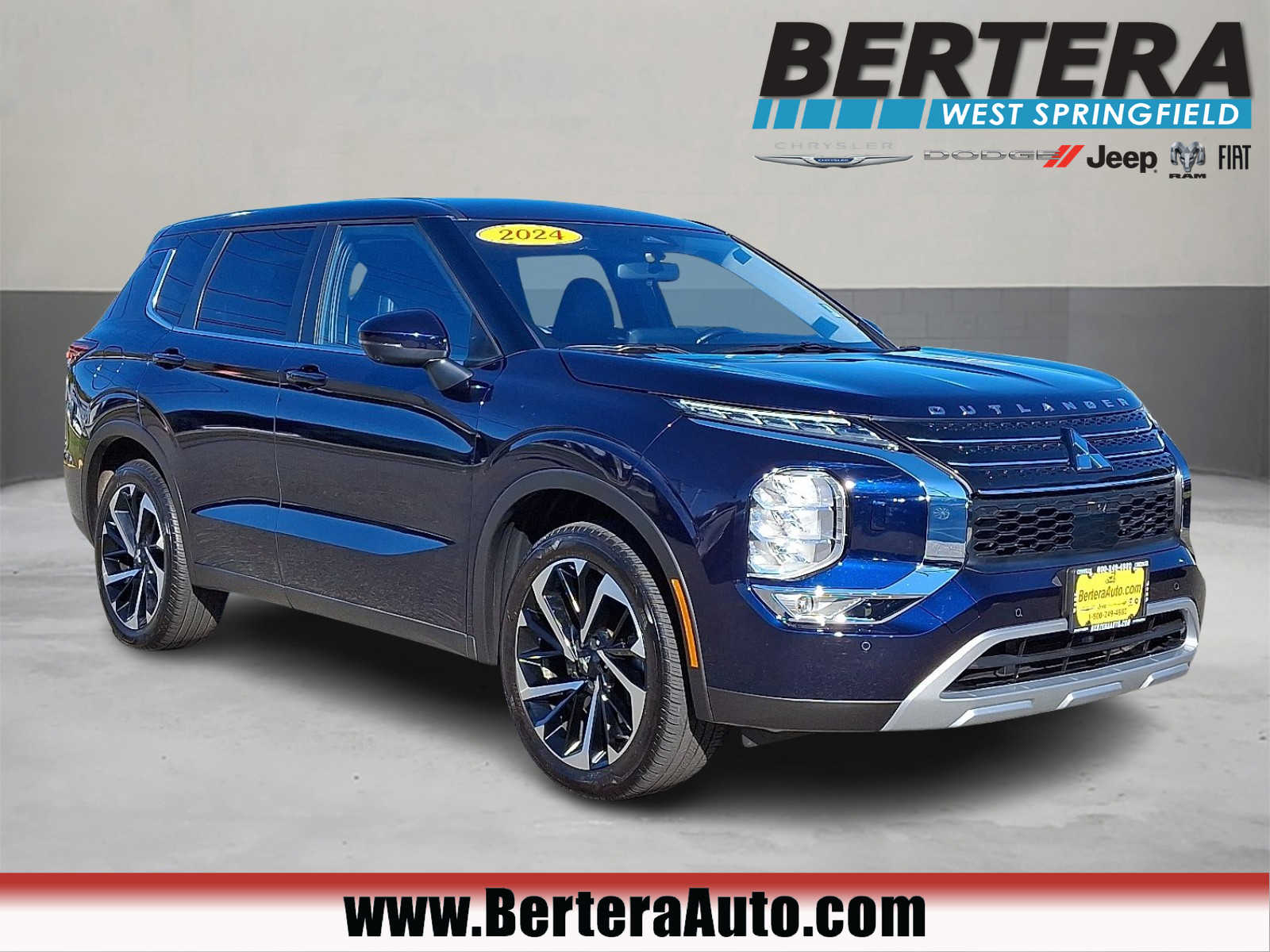 2024 Mitsubishi Outlander SE's photo