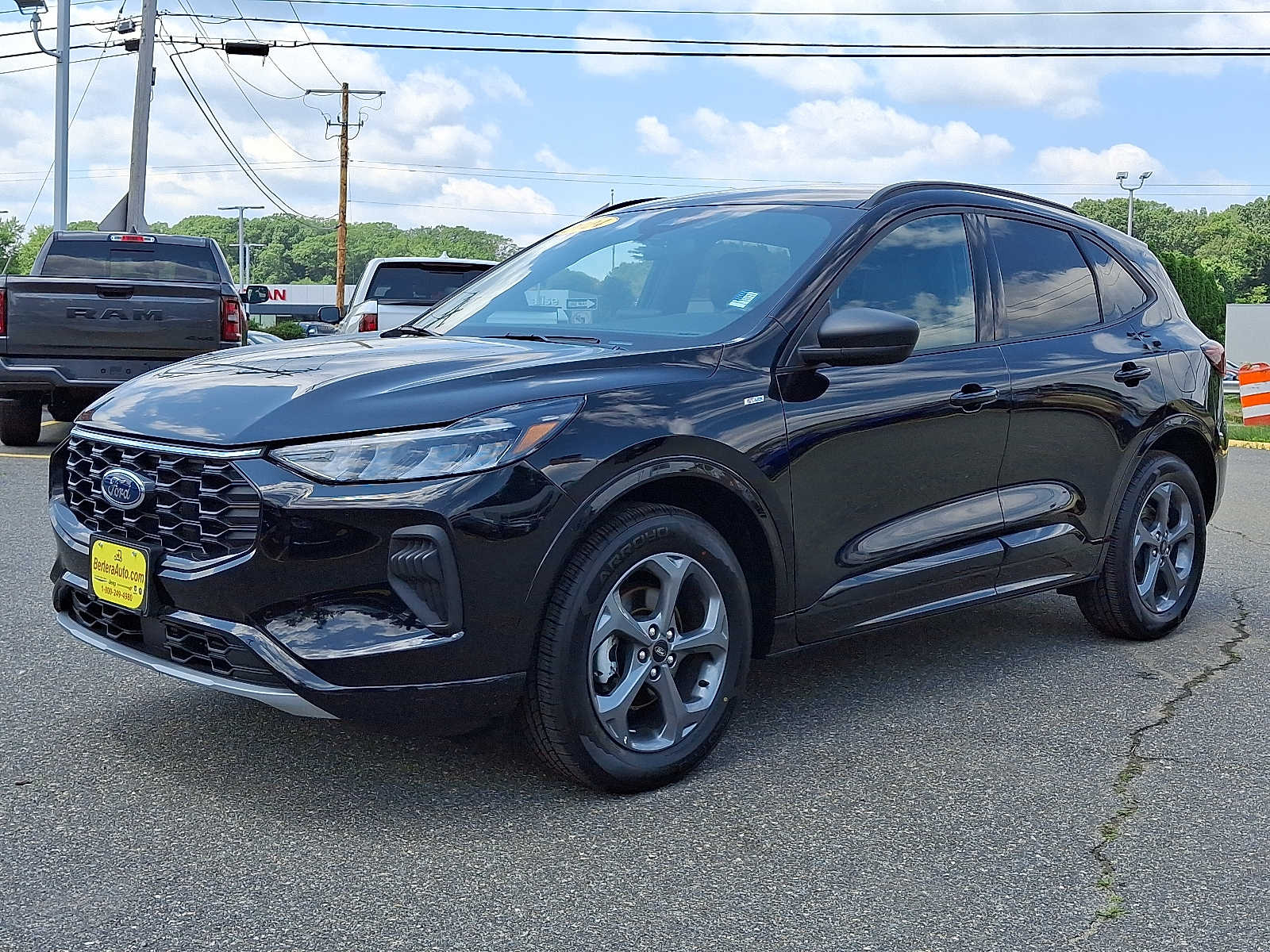 2024 Ford Escape ST-Line photo 3