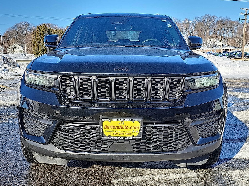 Used 2023 Jeep Grand Cherokee Altitude SUV