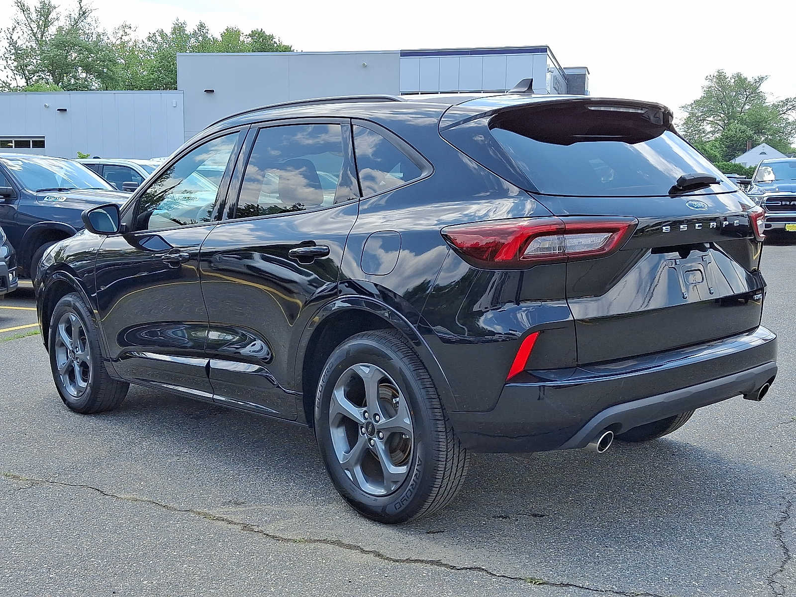 2024 Ford Escape ST-Line photo 4