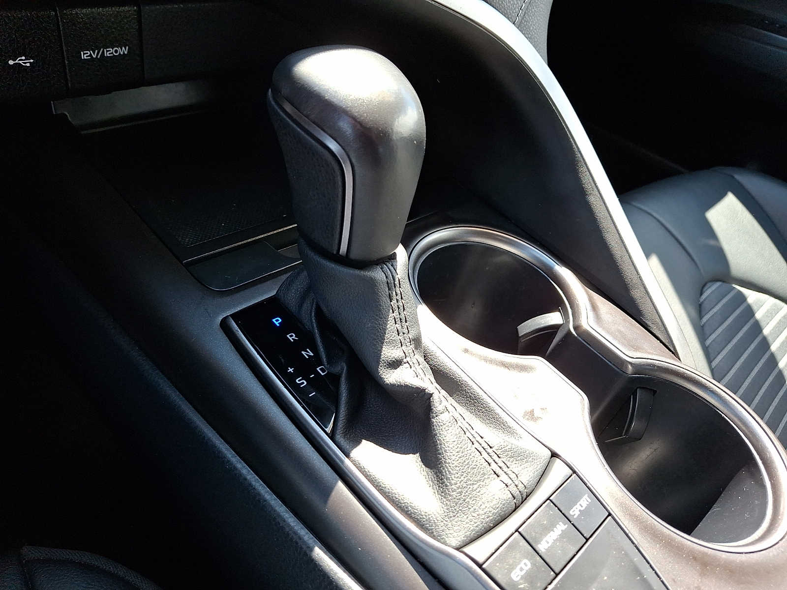 2024 Toyota Camry SE - Photo 14