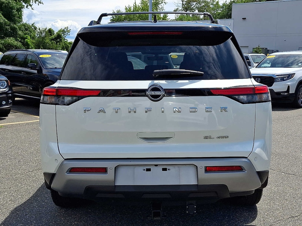 Used 2024 Nissan Pathfinder SL SUV