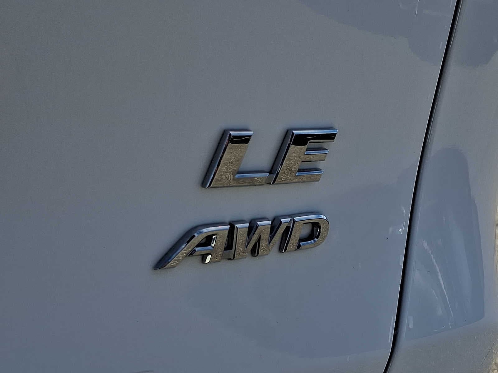 2020 Toyota RAV4 LE - Photo 31