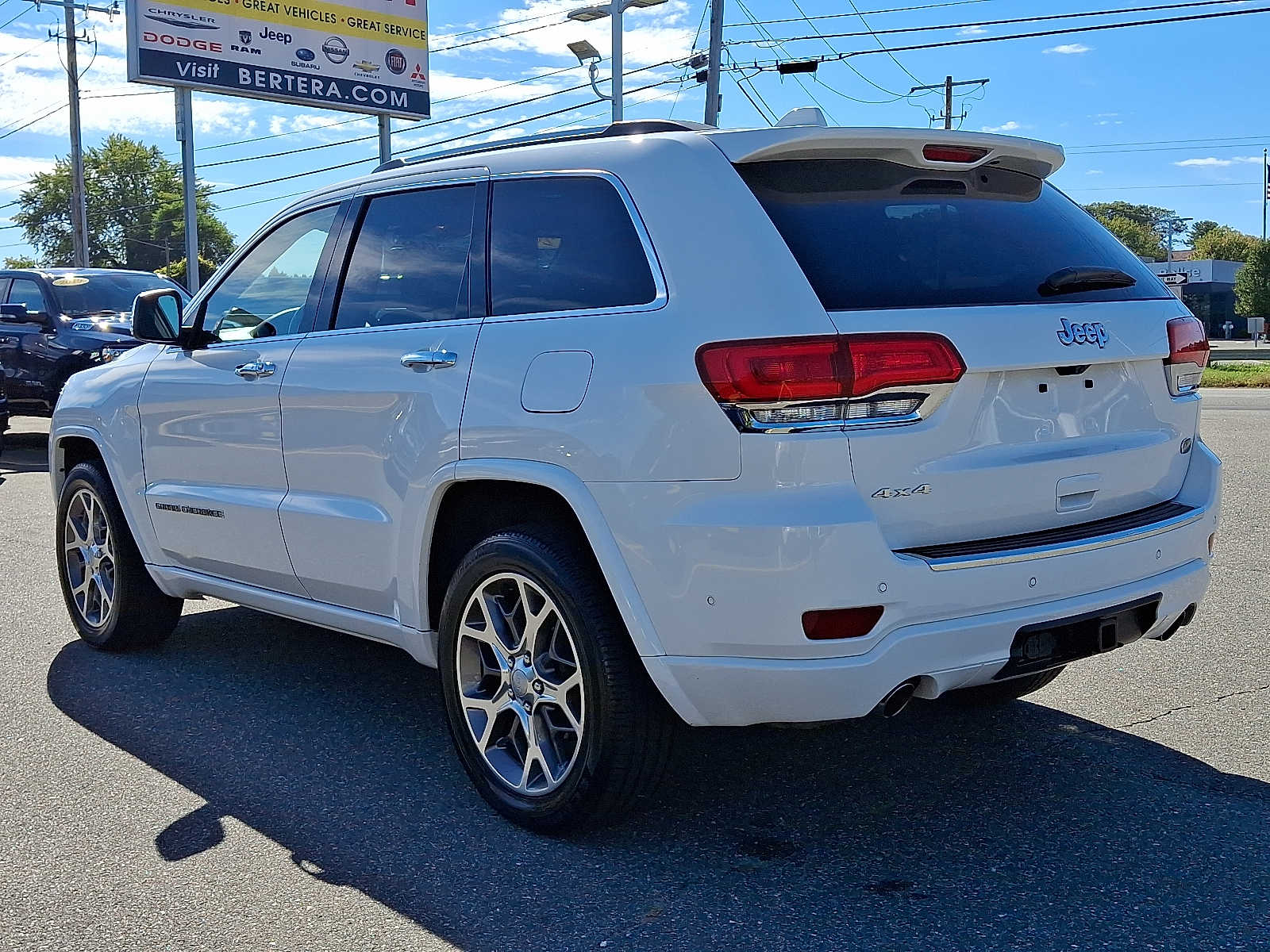 2021 Jeep Grand Cherokee Overland photo 2