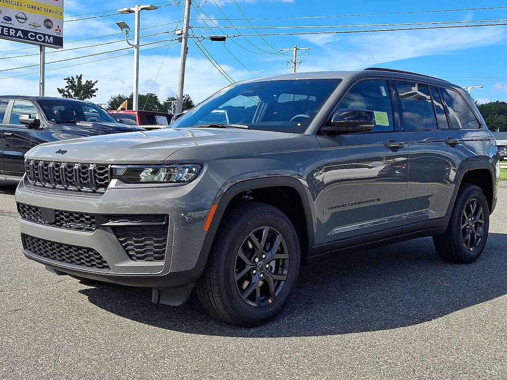 New 2027 Jeep Grand Cherokee 2 Row LAREDO 4X4 Sport Utility