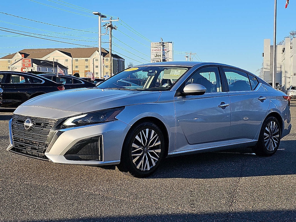 Used 2023 Nissan Altima 2.5 SV Sedan