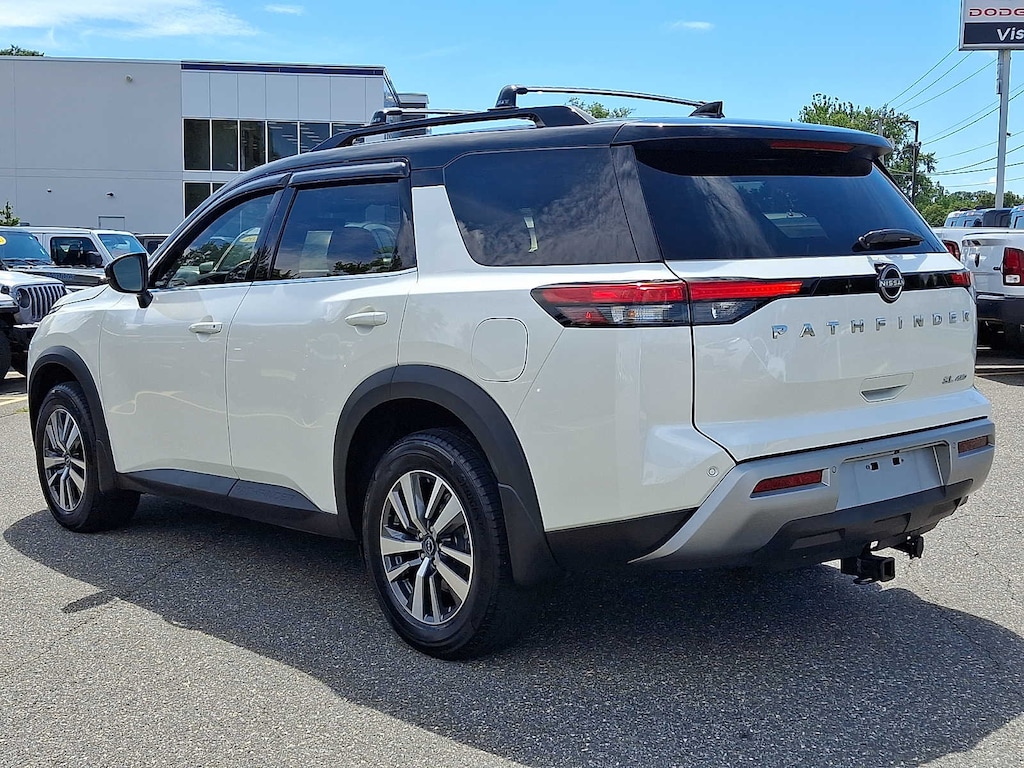 Used 2024 Nissan Pathfinder SL SUV