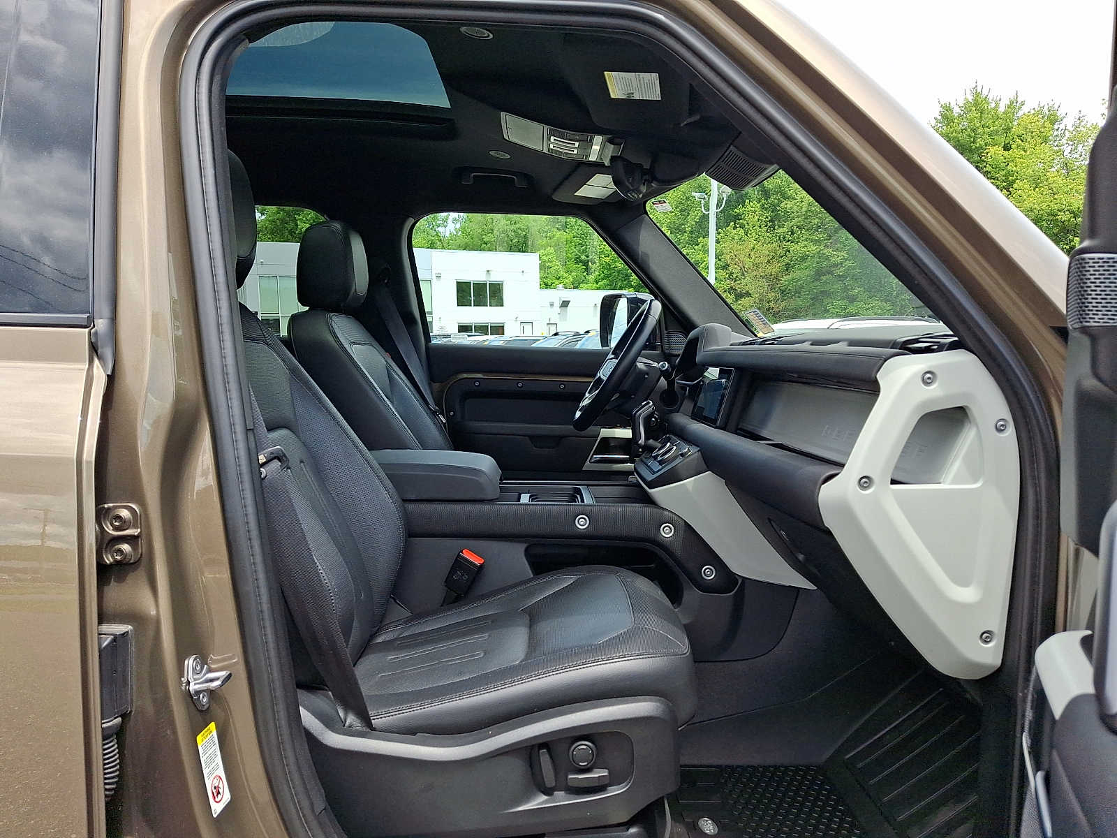 2022 Land Rover Defender X-Dynamic SE - Photo 17