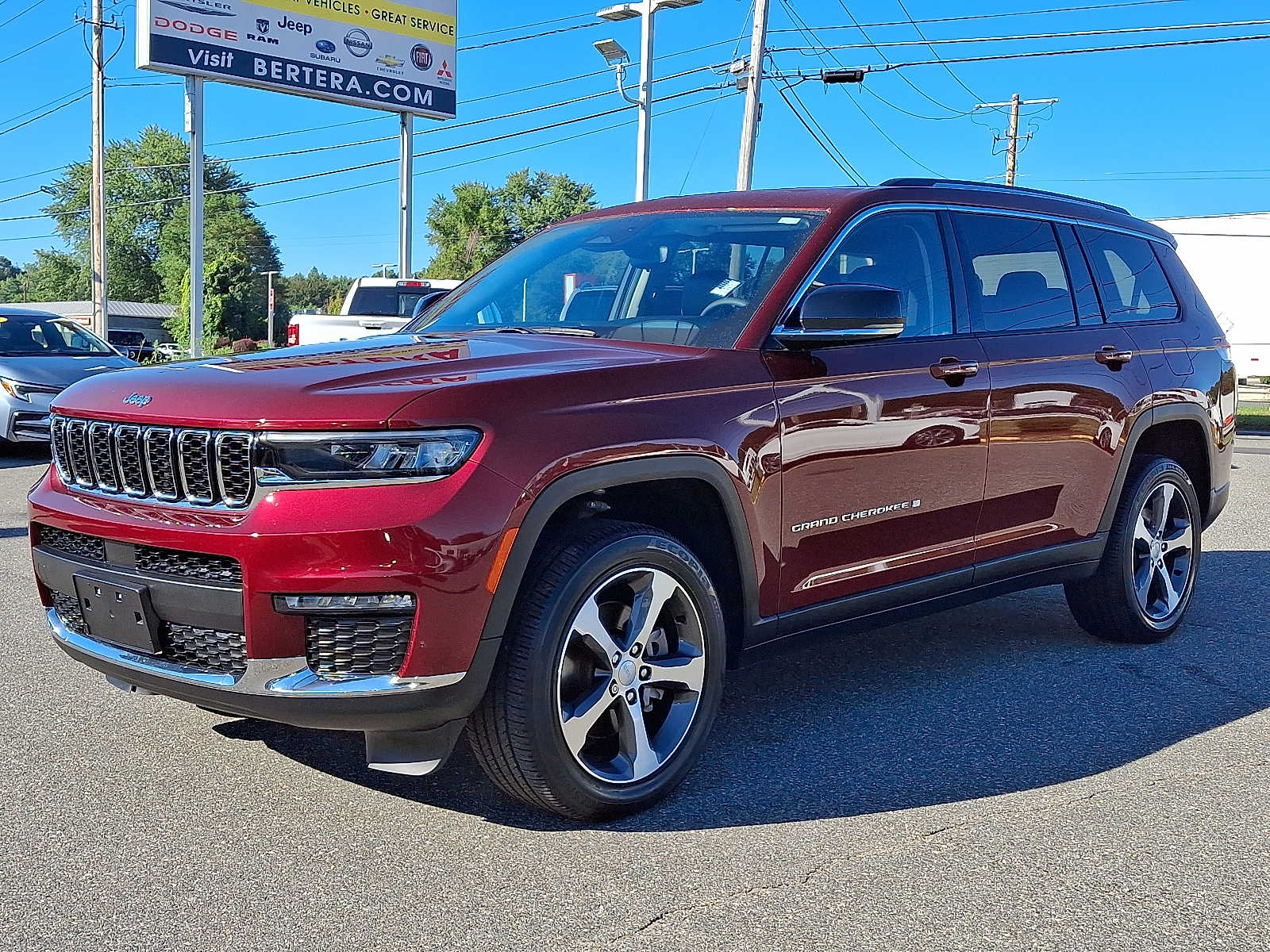 2023 Jeep Grand Cherokee Limited photo 2