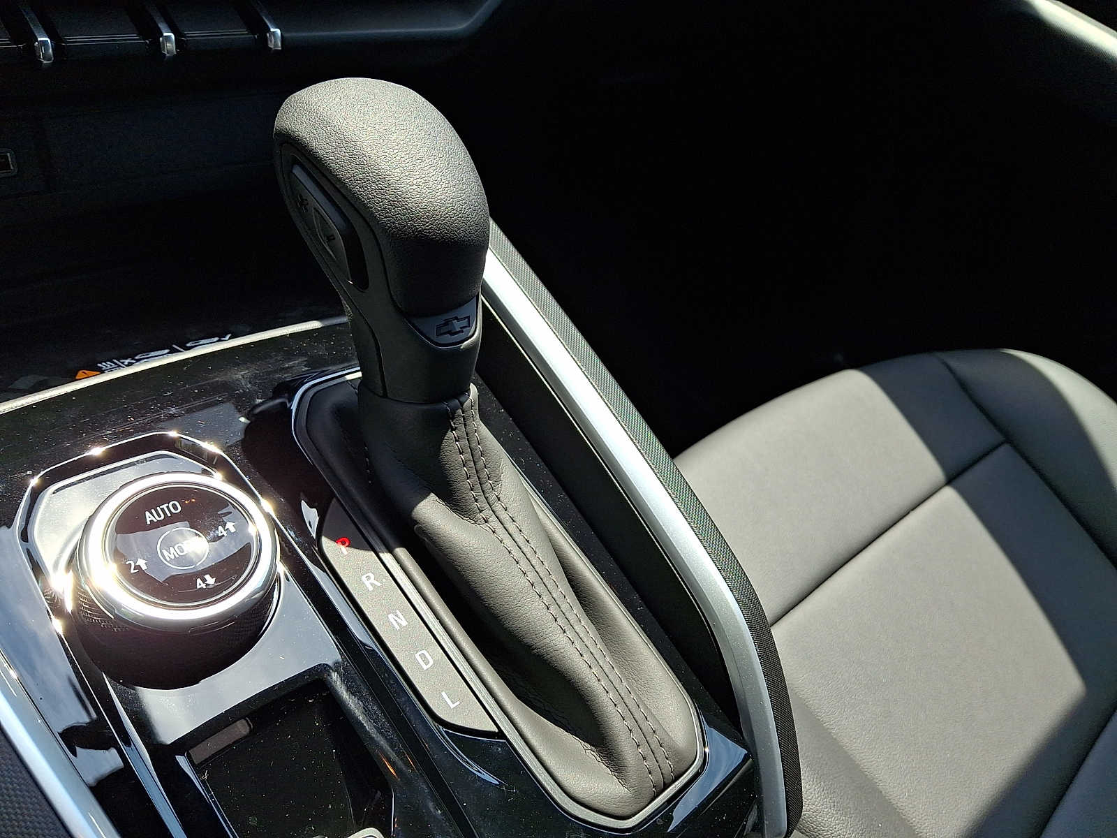 2026 Chevrolet Colorado Trail Boss - Photo 14