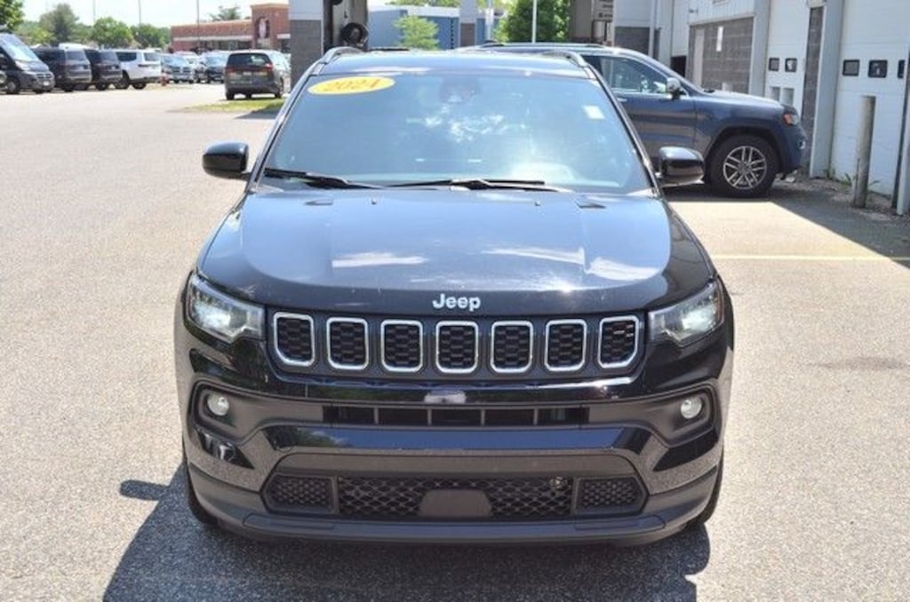 Used 2024 Jeep Compass Latitude SUV