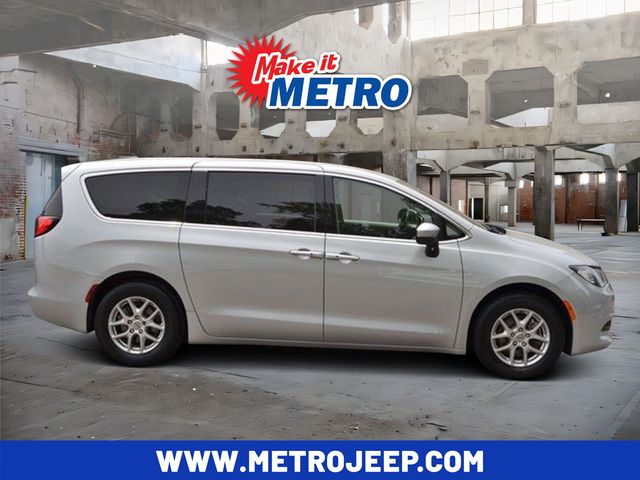 2023 Chrysler Voyager LX's photo