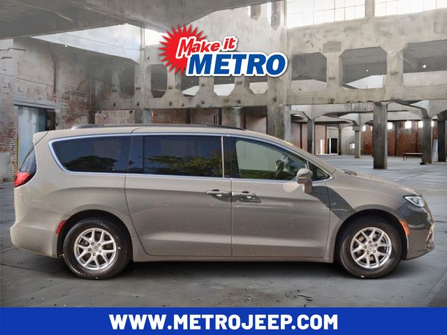 2022 Chrysler Pacifica Touring L's photo
