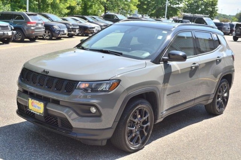 Used 2023 Jeep Compass Latitude SUV