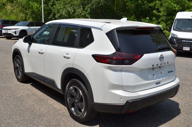 2024 Nissan Rogue SV - Photo 6