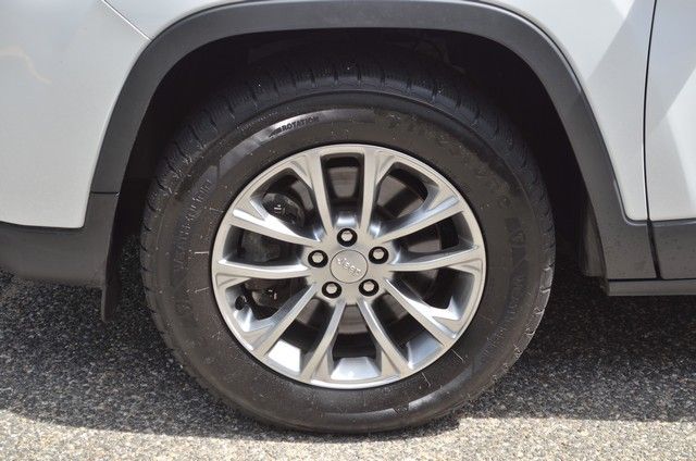 2021 Jeep Cherokee Latitude Lux - Photo 13