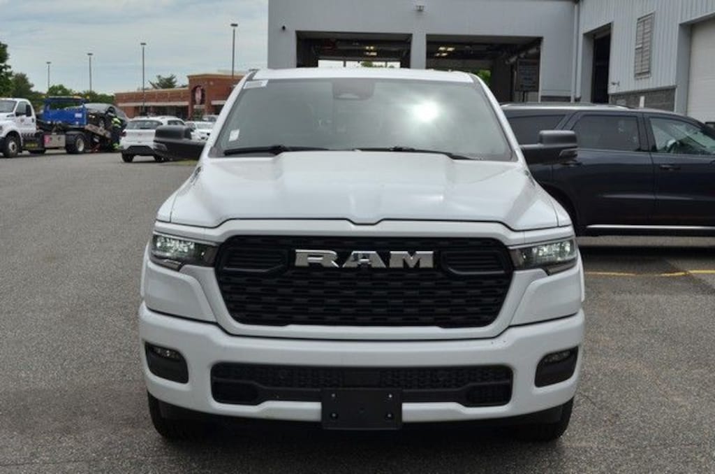 New 2026 Ram 1500 EXPRESS CREW CAB 4X4 5'7 BOX Pickup