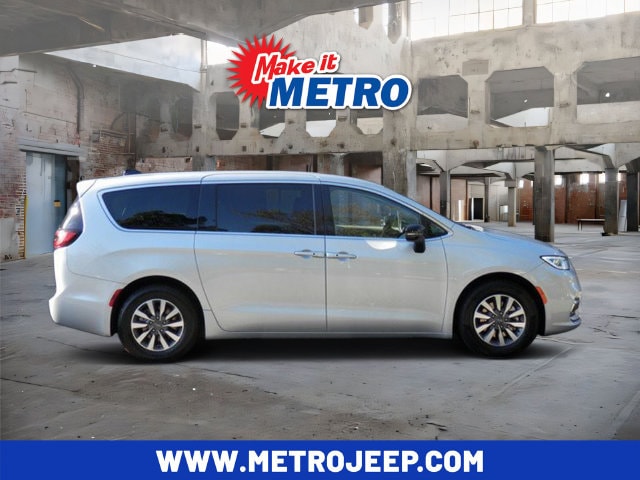 2024 Chrysler Pacifica PHEV