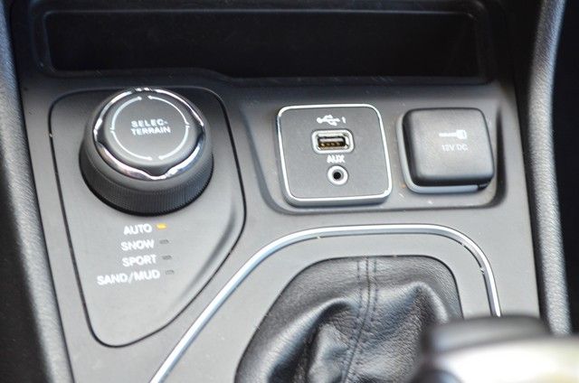 2021 Jeep Cherokee Latitude Lux - Photo 26