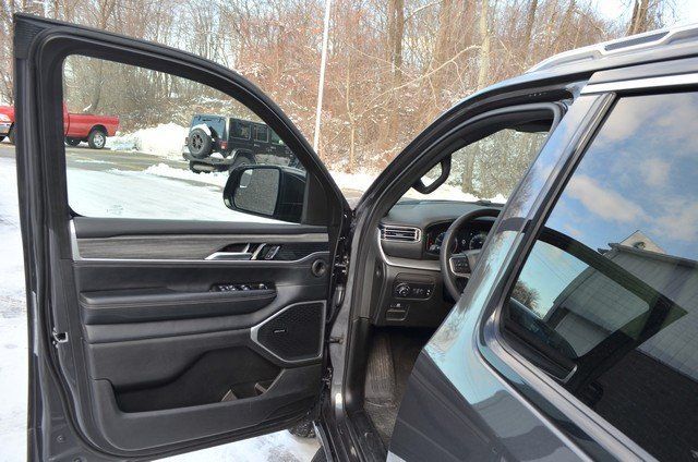 2024 Jeep Wagoneer Series III - Photo 14