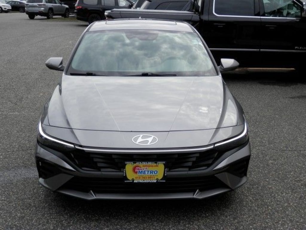 Used 2025 Hyundai Elantra SEL Convenience Sedan