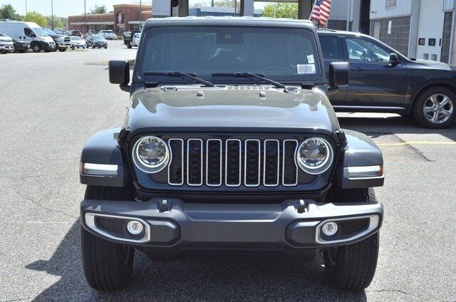 2025 Jeep Wrangler Sahara photo 3