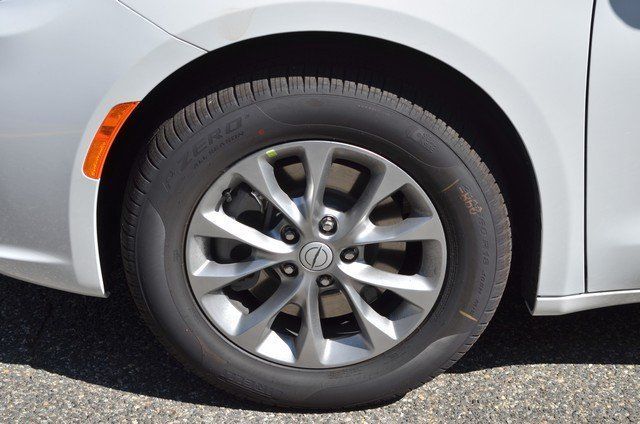 2026 Chrysler Pacifica Select - Photo 13
