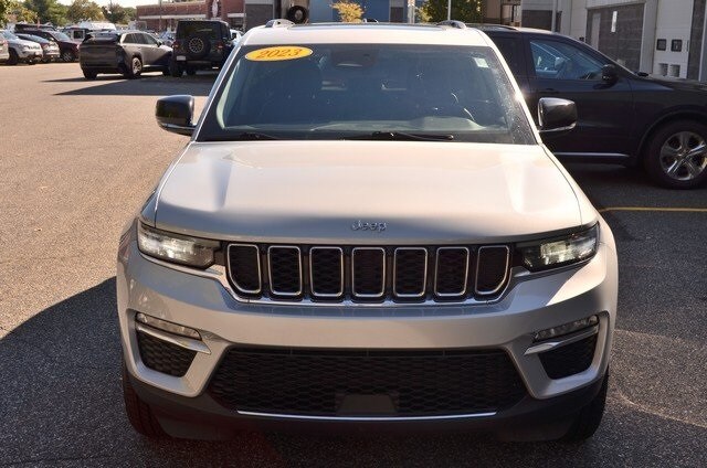 2023 Jeep Grand Cherokee Limited photo 3