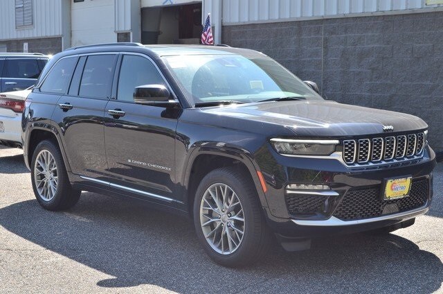2025 Jeep Grand Cherokee Summit photo 2