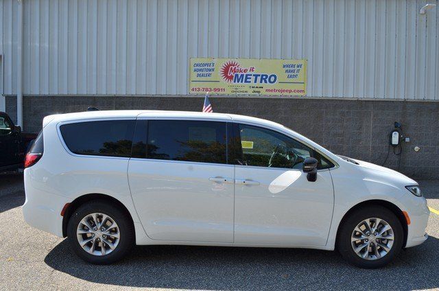 2026 Chrysler Pacifica Select - Photo 9