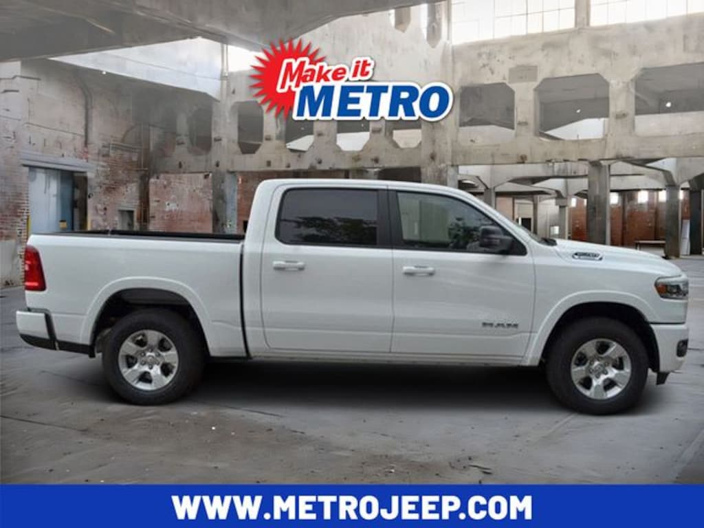 New 2026 Ram 1500 EXPRESS CREW CAB 4X4 5'7 BOX Pickup