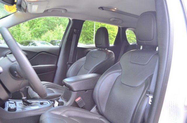 2021 Jeep Cherokee Latitude Lux - Photo 15