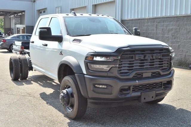 2025 Ram 5500 Tradesman photo 2