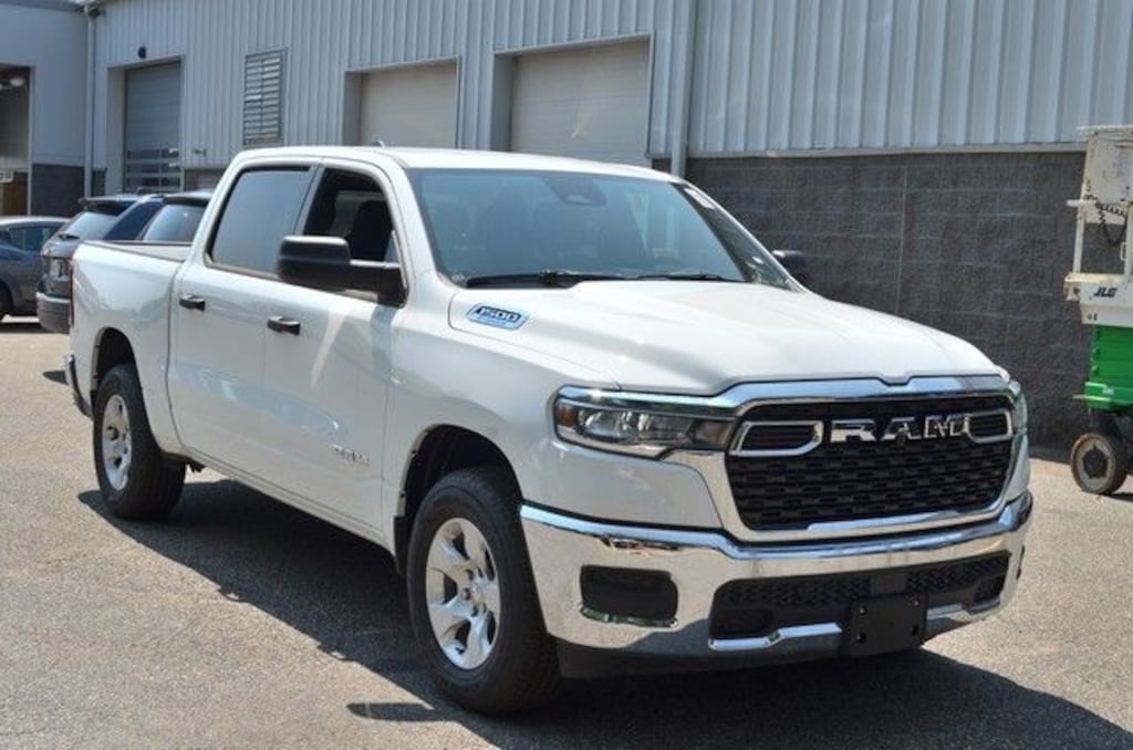 New 2026 Ram 1500 TRADESMAN CREW CAB 4X4 5'7 BOX Pickup