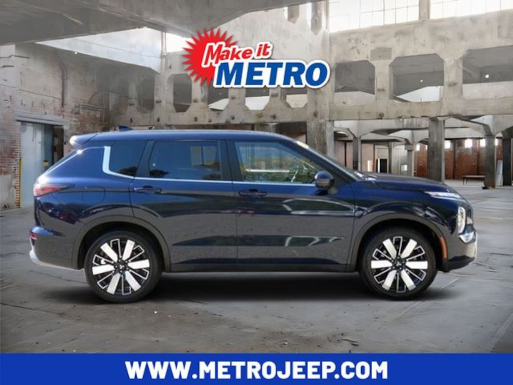 Used 2025 Mitsubishi Outlander SE SUV