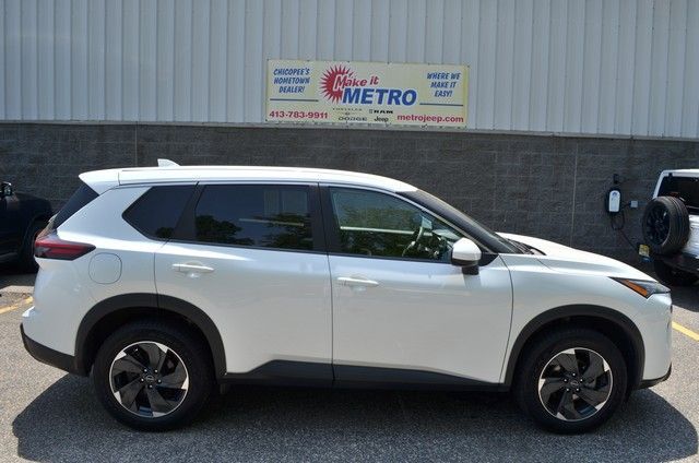 2024 Nissan Rogue SV - Photo 9