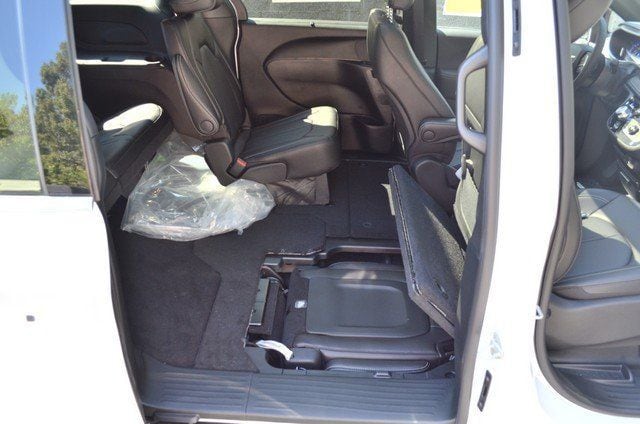 2026 Chrysler Pacifica Select - Photo 35