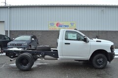 2026 Ram 3500 Chassis Cab TRADESMAN  REGULAR  4X4 60' CA Pickup