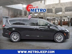 2027 Chrysler Pacifica SELECT AWD Passenger Van