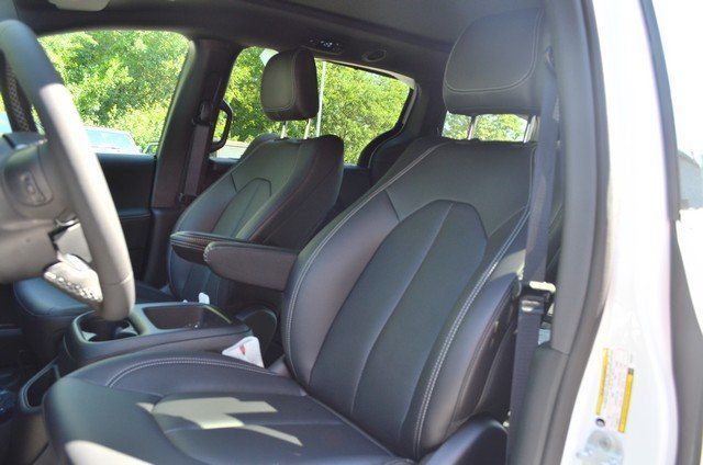 2026 Chrysler Pacifica Select - Photo 18