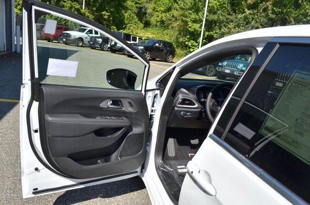 2026 Chrysler Pacifica Select - Photo 15
