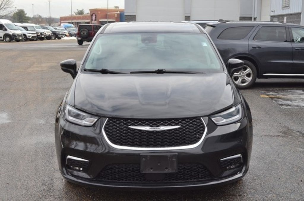 Used 2023 Chrysler Pacifica Touring L Minivan/Van