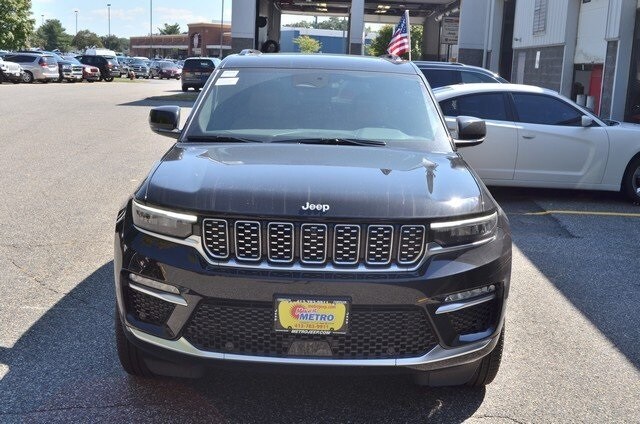 2025 Jeep Grand Cherokee Summit photo 3