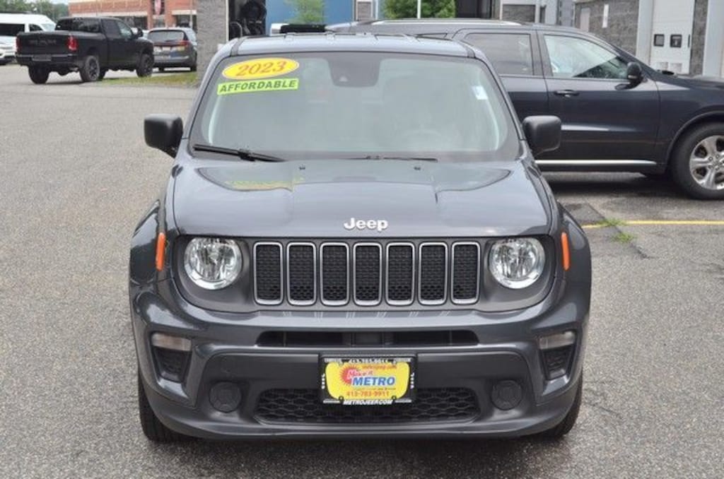 Used 2023 Jeep Renegade Latitude SUV