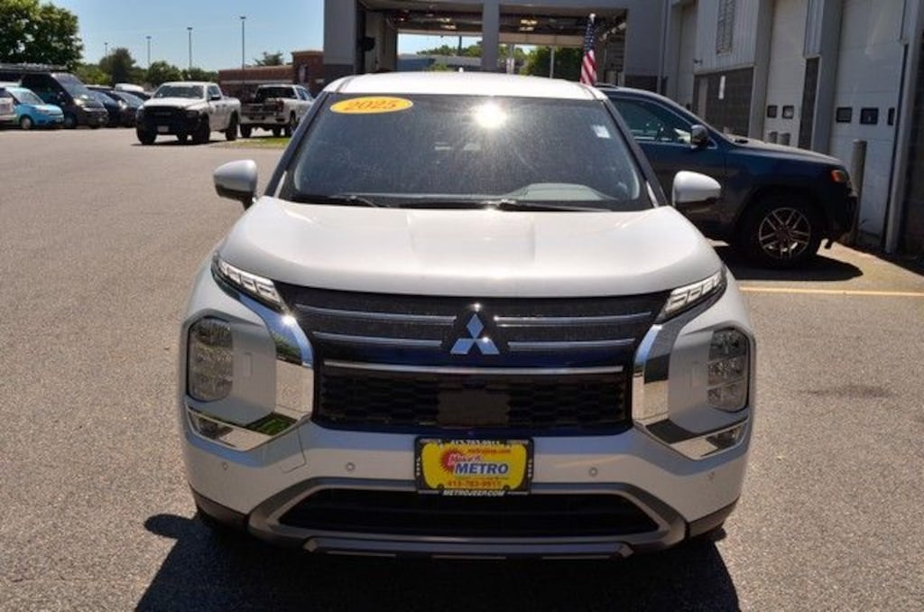 Used 2025 Mitsubishi Outlander SE SUV