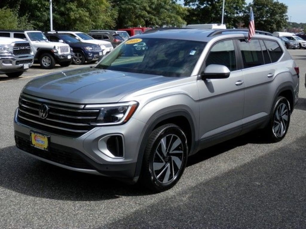 Used 2025 Volkswagen Atlas 2.0T SE w/Technology SUV